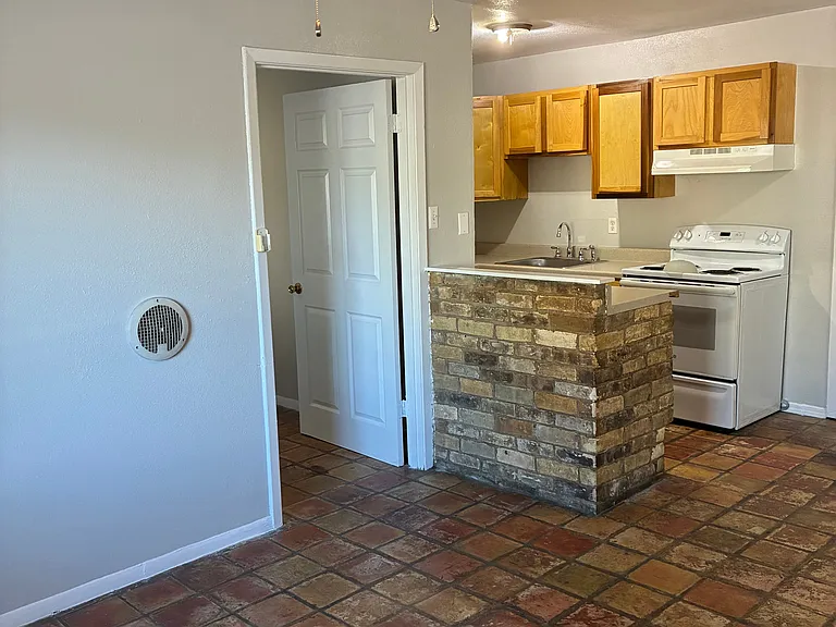 The Montecito Apartments — Photo 2
