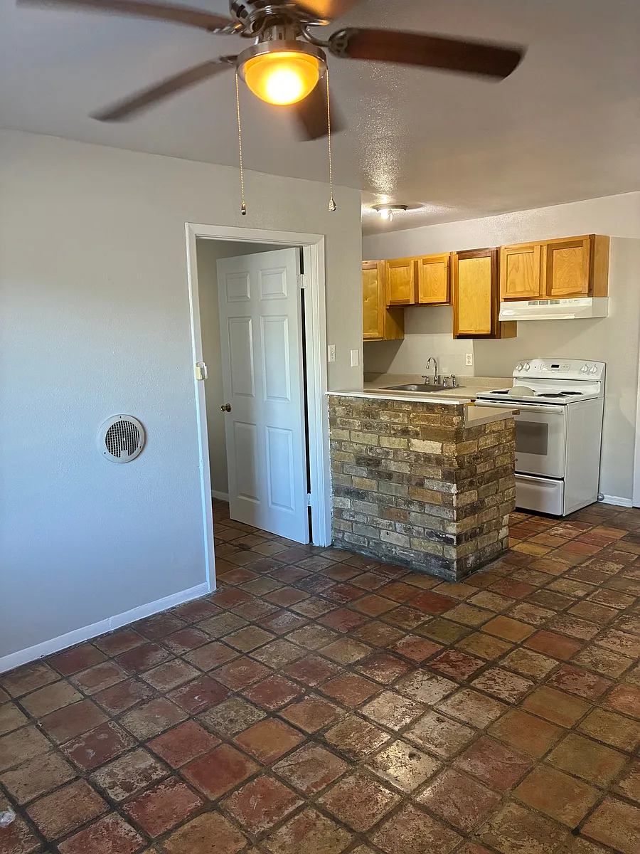 Building Photo - The Montecito Apartments