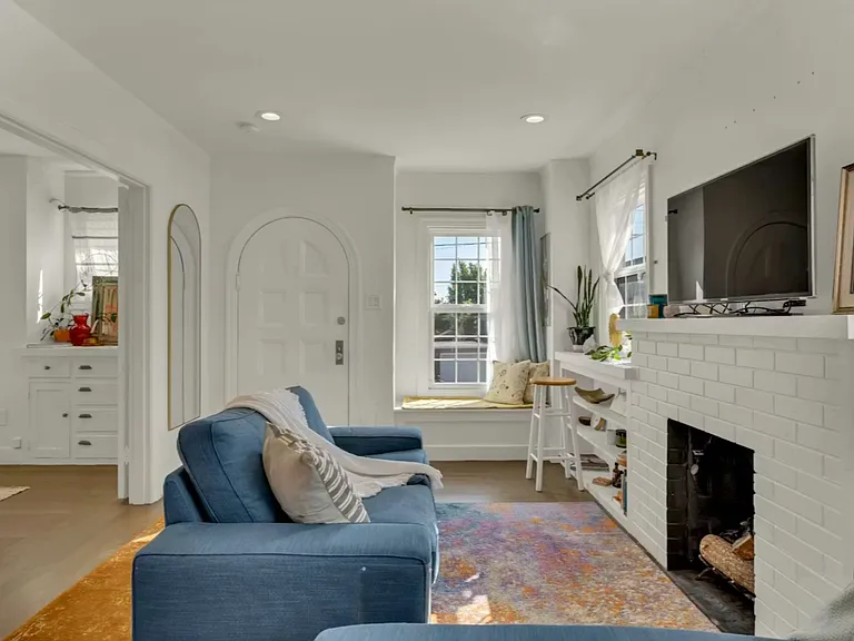 2542 Wilbur St — Photo 3