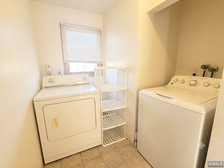 261 Highland Ave #2 — Photo 16