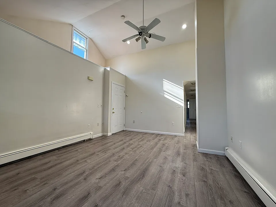 51 Schneider Ave #2A