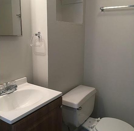 4th image of 133 Hadley Dr APT A