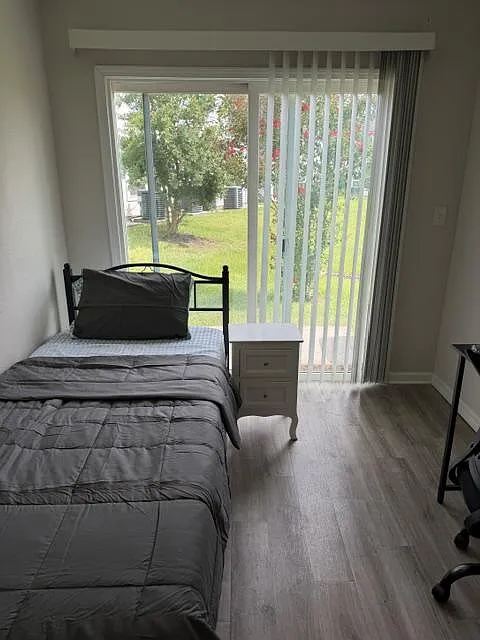4 bed, 2.0 bath, 1250 sqft, $979 — Photo 3