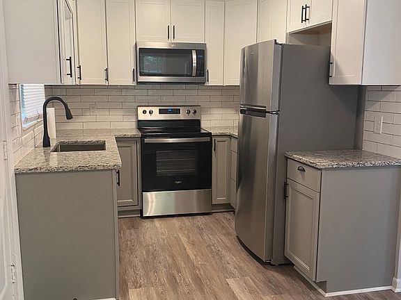 3rd image of 130 Oak St
