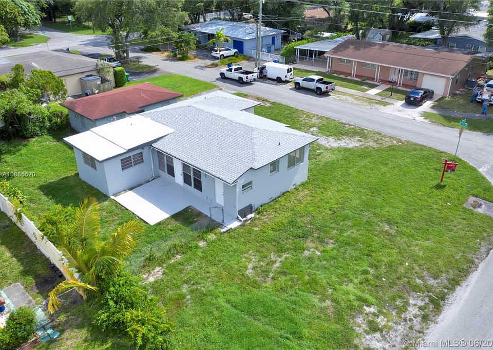 1st image of 700 NE 162nd St