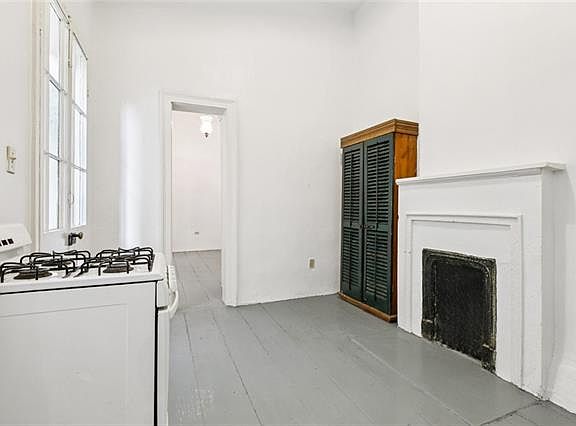 4th image of 1227 Chartres St #2B