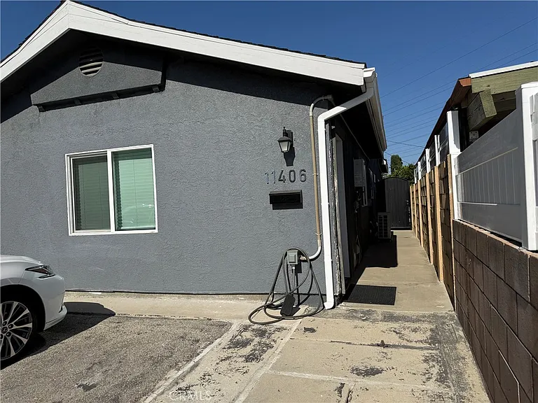 11406 Collett — Photo 16