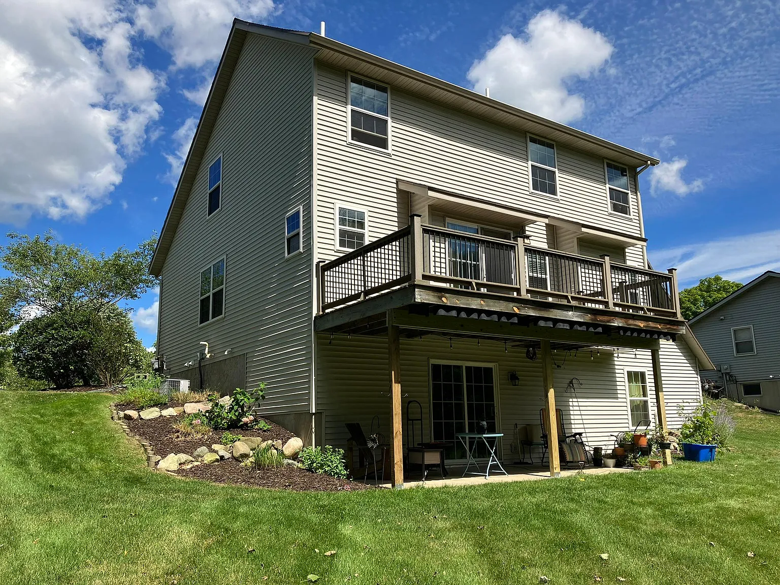 3 bed, 2.5 bath, 1750 sqft, $3,000 — Photo 3