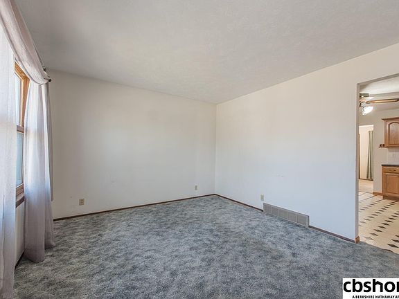 5th image of 6806 S 51st St