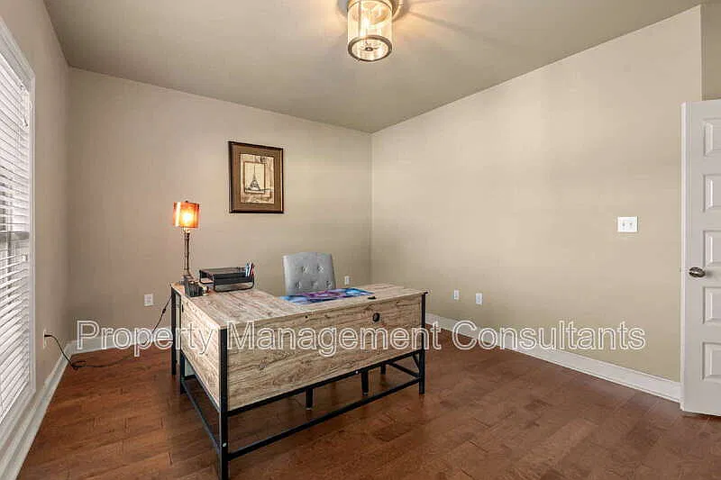 4 bed, 3.5 bath, 3375 sqft, $4,000 — Photo 4