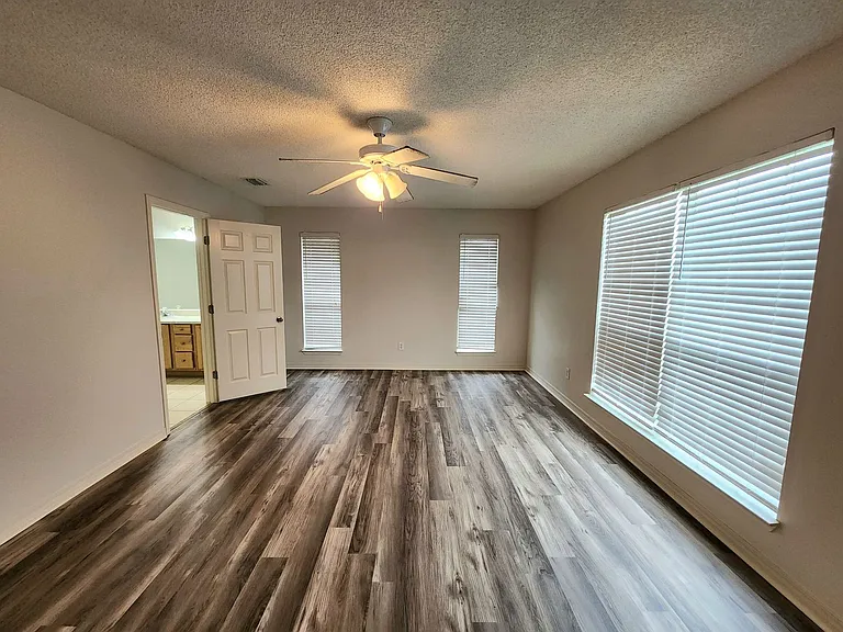 2704 Hampton Park Cir — Photo 17