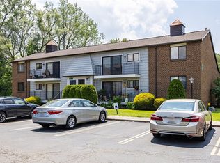 26-8 Great Wood Ct, Fairport, NY 14450