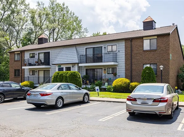 26-8 Great Wood Ct, Fairport, NY 14450