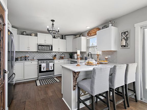 5th image of 2254 Monarch St