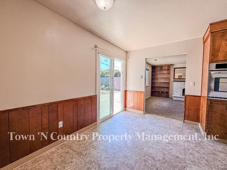 732 La Mesa Dr — Photo 5
