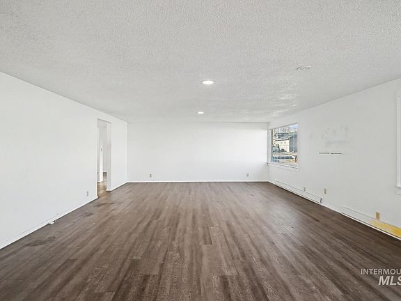 4th image of 1830 Columbia St