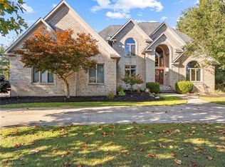 3770 Winterberry Dr, Akron, OH 44333