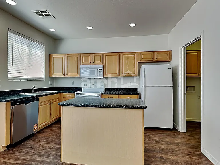 17403 W Langer Ln — Photo 3