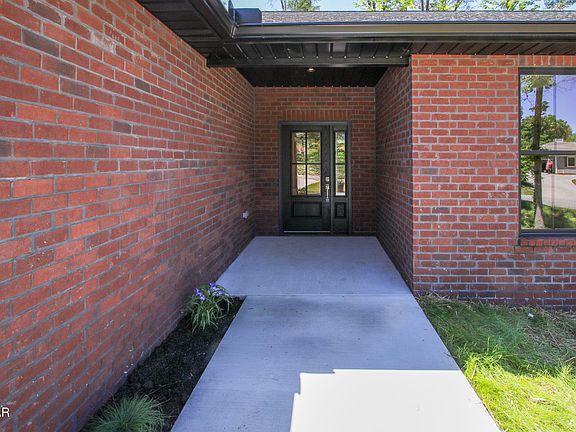 5th image of 1632 Valley Woods Dr