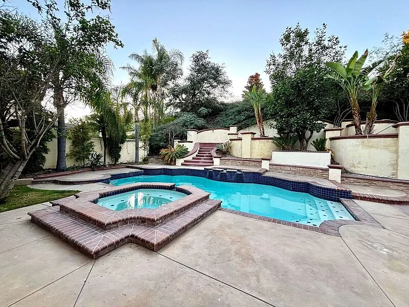 709 S Hidden Creek Cir