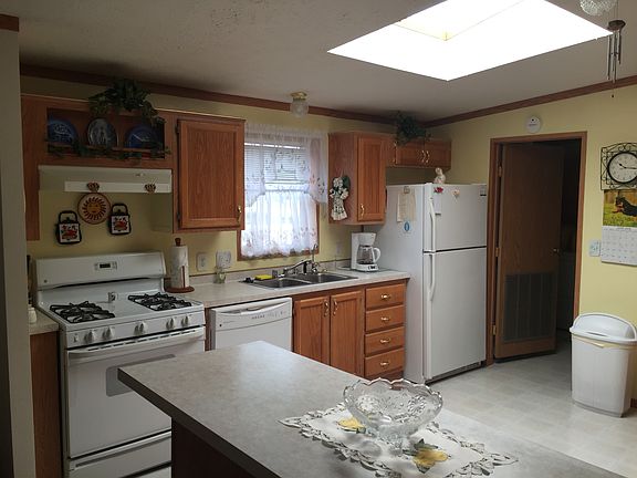 3rd image of 2554 Shakespeare Ln