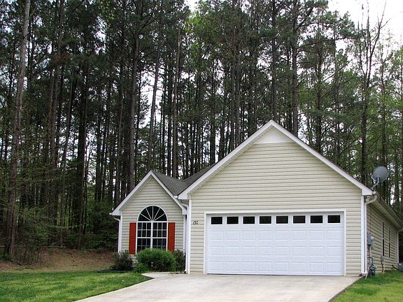 2nd image of 130 Yellow Pine Dr