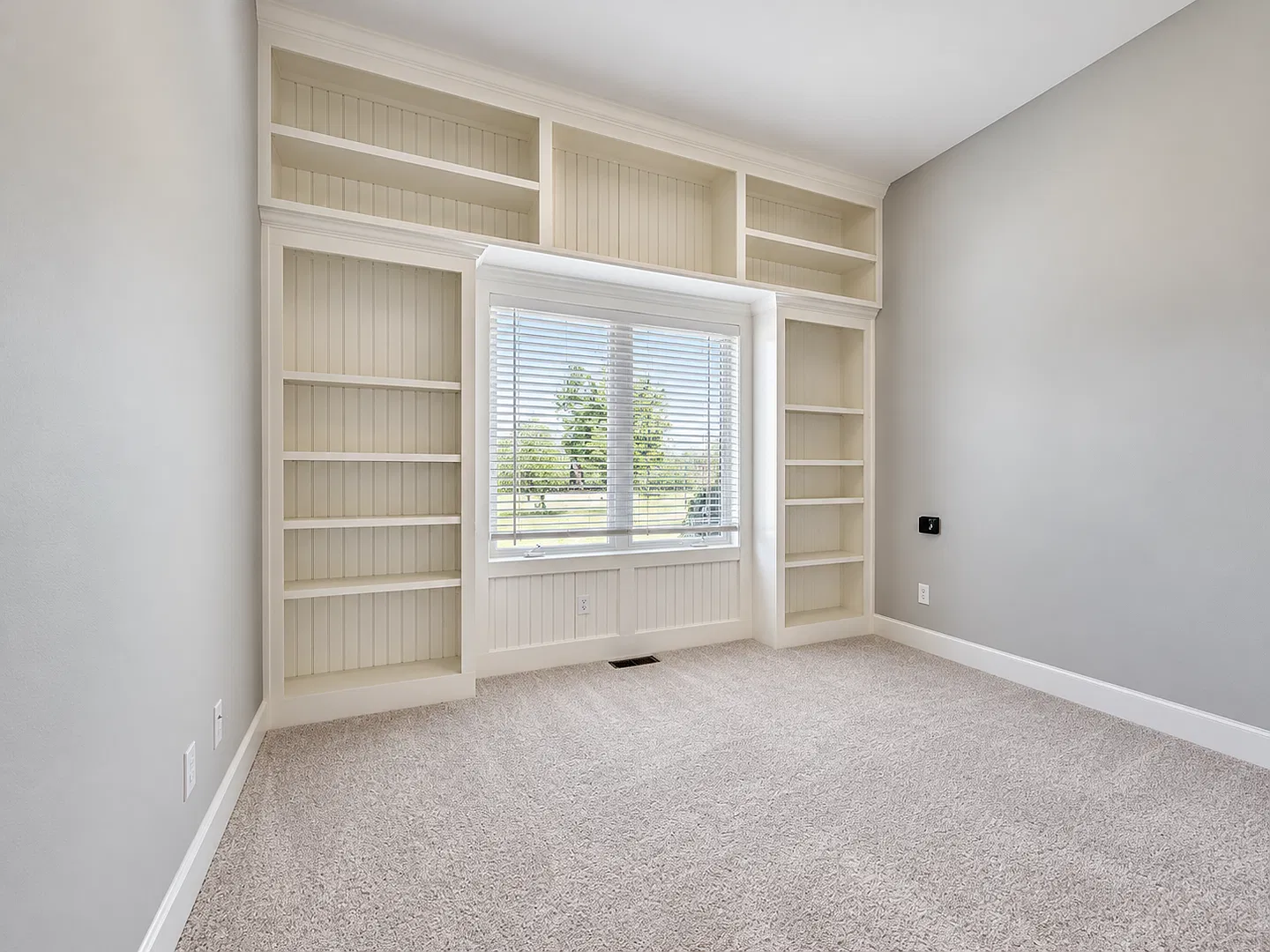Stunning South Overland Park Home near Bluehawk! 4 Bedroom, 3 Bathroom Overland Park Home with Tr... — Photo 3