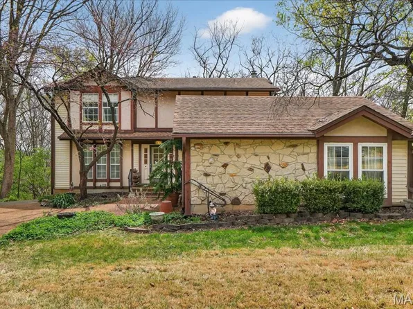 1692 Carman Rd, Ballwin, MO 63021