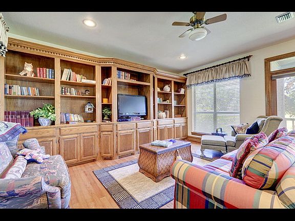 3rd image of 903 Cimarron Dr
