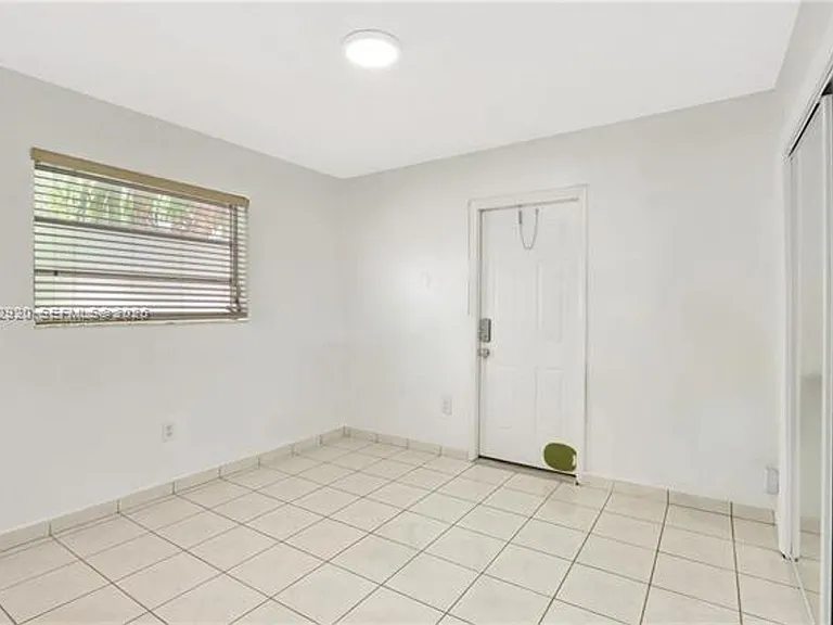 2476 SW 17th St — Photo 9