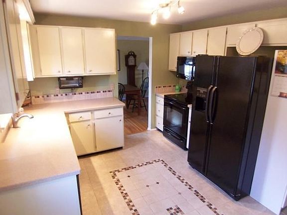 4th image of 55 Harper Dr