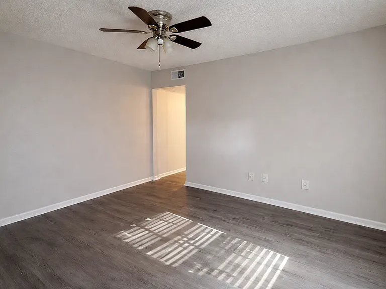 Heritage Oaks @ Navco — Photo 11