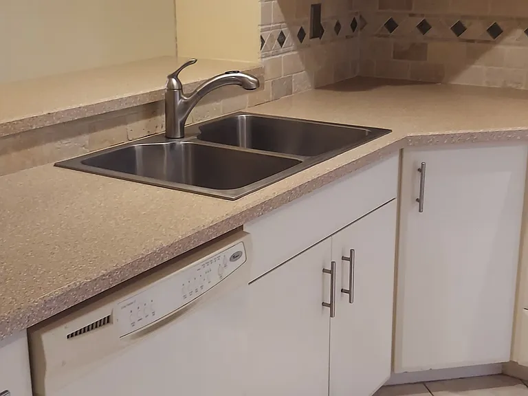 7430 Lake Breeze Dr — Photo 5