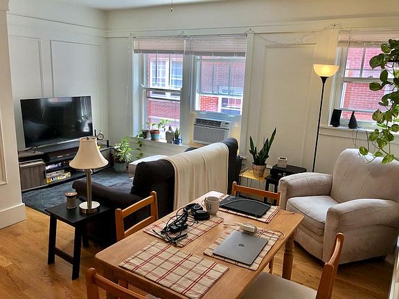 2nd image of 4520 N Malden St #124