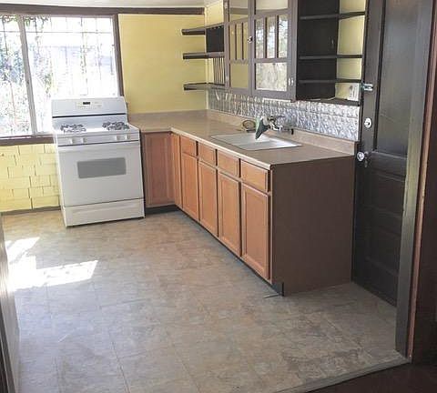 4th image of 4085 Georgia St #A