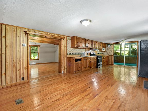 3rd image of 32326 Cropper Ln