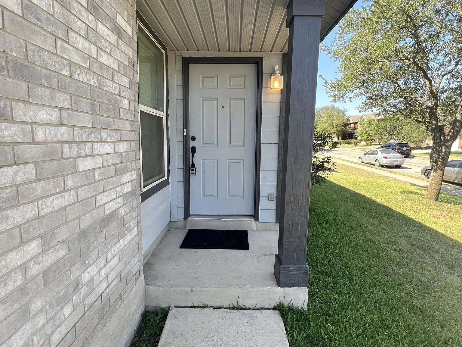 3 bed, 1242 sqft, $1,500 — Photo 2