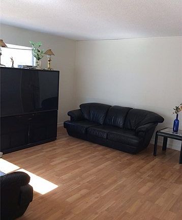 5th image of 1120 W King St