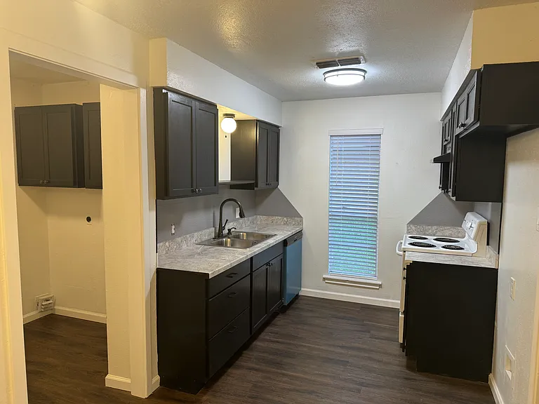 300 Tammy Lynn Dr #B — Photo 5
