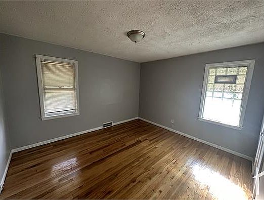 2nd image of 20259 Fairport St