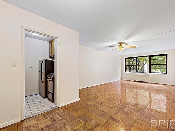 3rd image of 200 E 27th St APT 2L