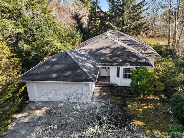 742 Wakina Loop SE, Ocean Shores, WA 98569
