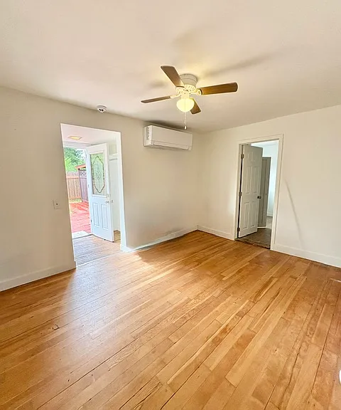 3012 Hollywood Ave NE — Photo 4