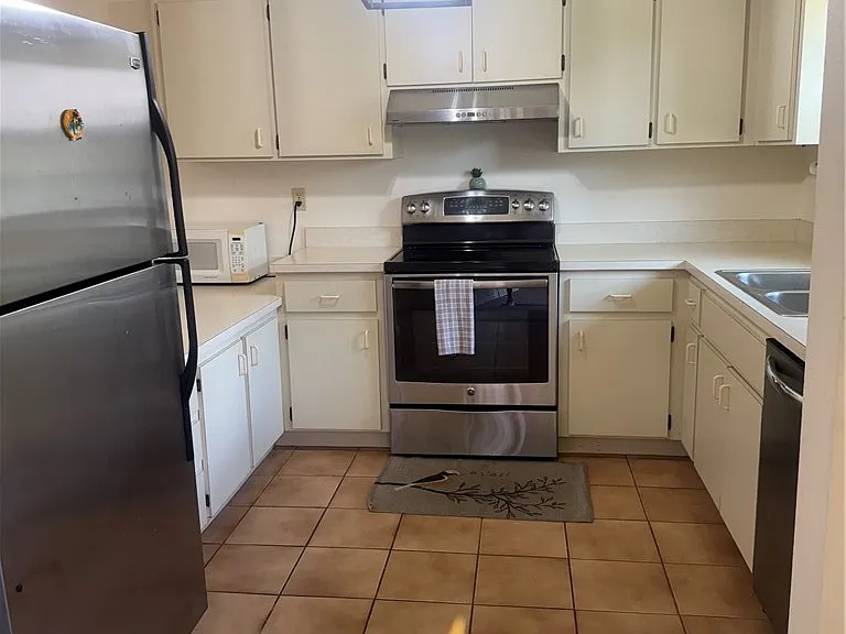 14 Charlton Dr — Photo 6