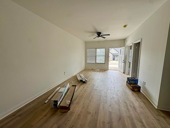 4th image of 836 Ridgewood Dr #5