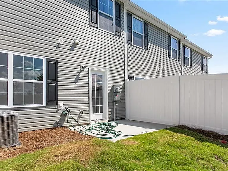 1310 Amberview Ln — Photo 18