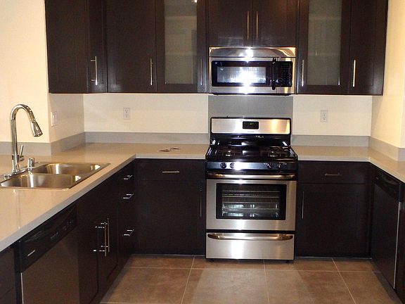 5th image of 1110 Glenville Dr #208