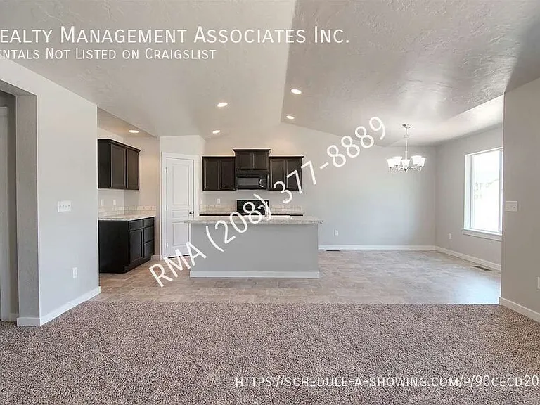 5040 N Elmstone Ave #AVE — Photo 3