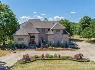 9980 Capri Ct, Pittsburgh, PA 15239