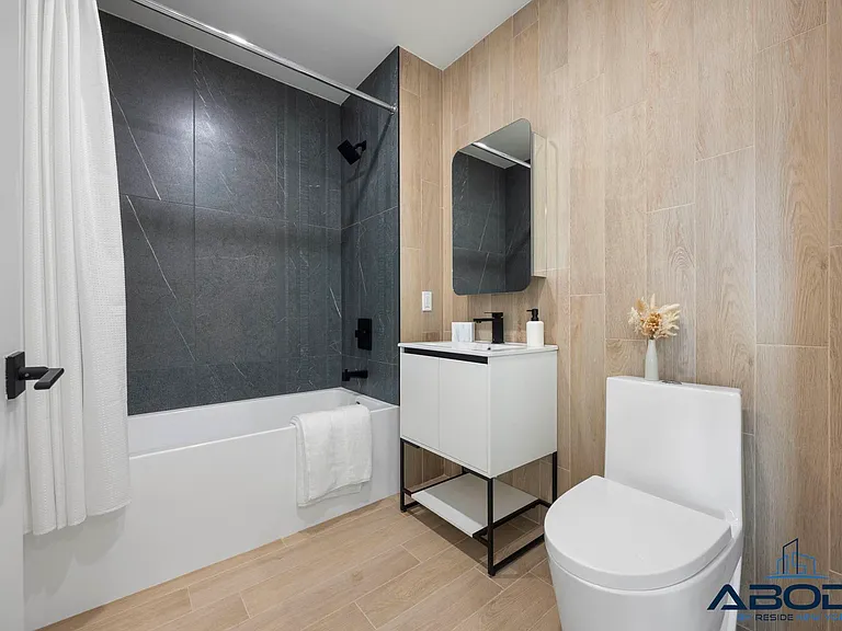 102 E 53rd St #2E — Photo 7